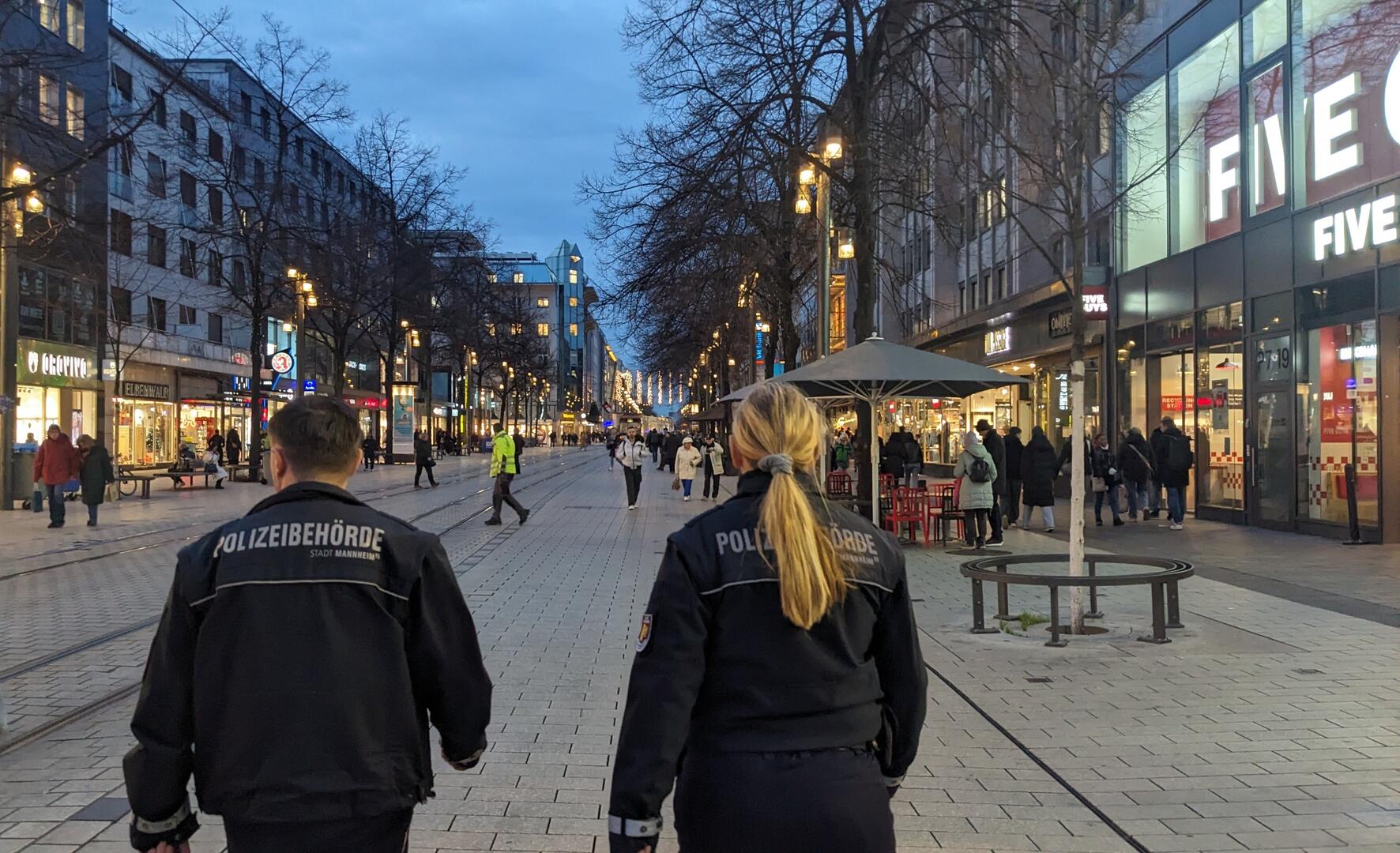Mannheim: Erfolgreiche Kontrollen sorgen für mehr Sicherheit in der Vorweihnachtszeit